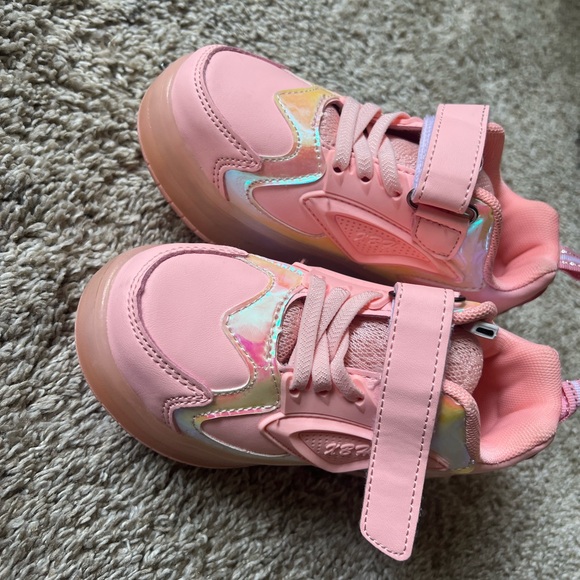 Sneakers with rollers.New - Picture 7 of 11